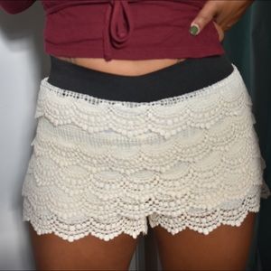 Entro Cream Ivory Tiered Crotchet Lace Shorts Sm
